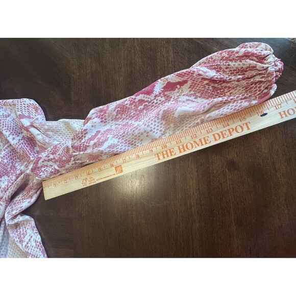 Cabi Top Womens XS Bethany Balloon Sleeve Pink Snakeskin Print Blouse Style 5708 - Picture 3 of 7